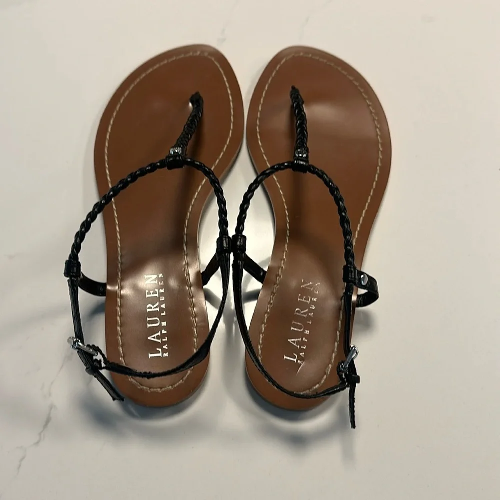 LAUREN Ralph Lauren Thong Leather Flat Sandals. Size 7.5B